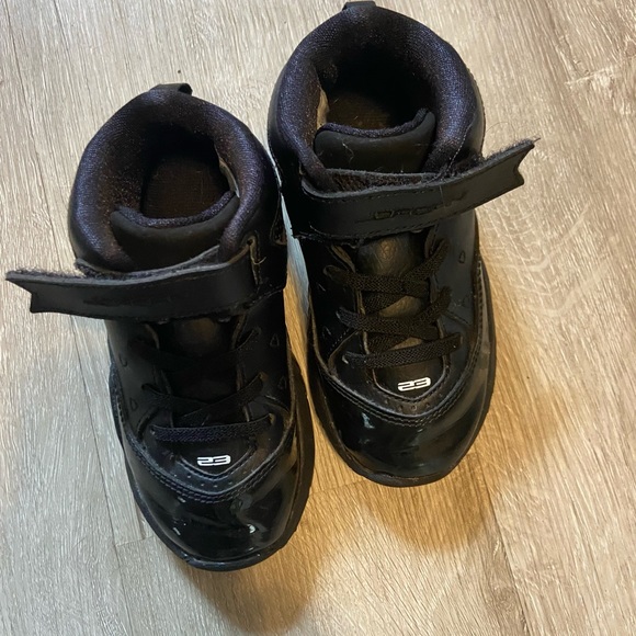 Nike Jordan B’ Loyal (TD)Triple Black Toddler Sneakers - Picture 2 of 5